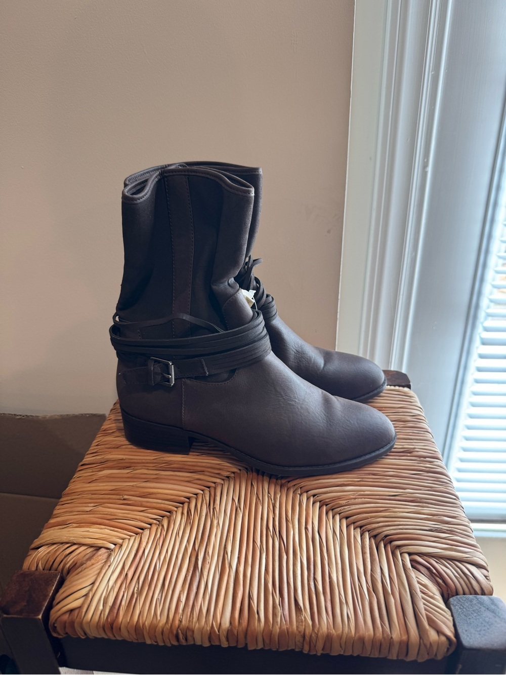 Chaps women’s Brown Ankle Boots with Wrap Strap size 8.5B